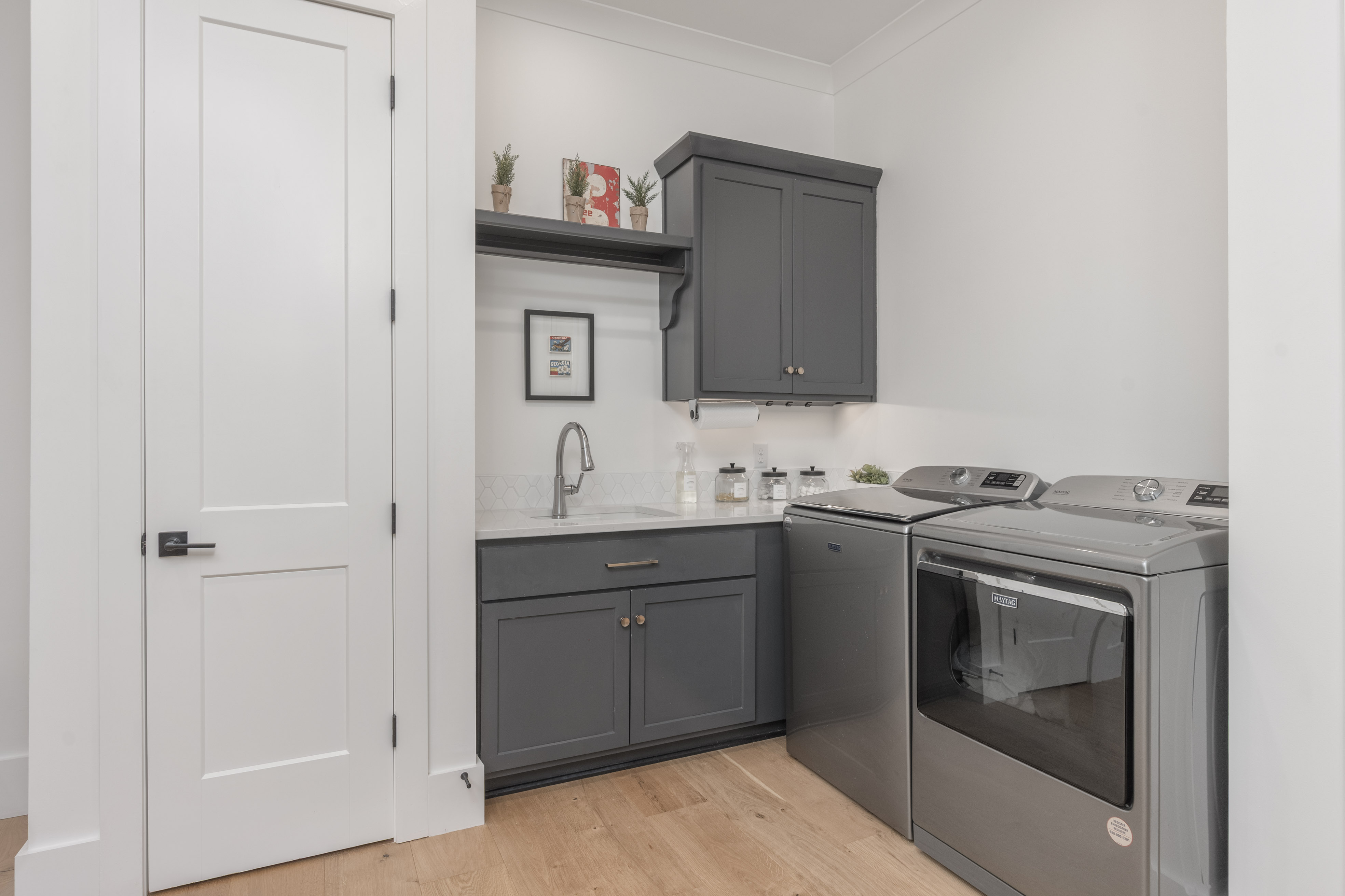 1041 Holt's Ferry image 30